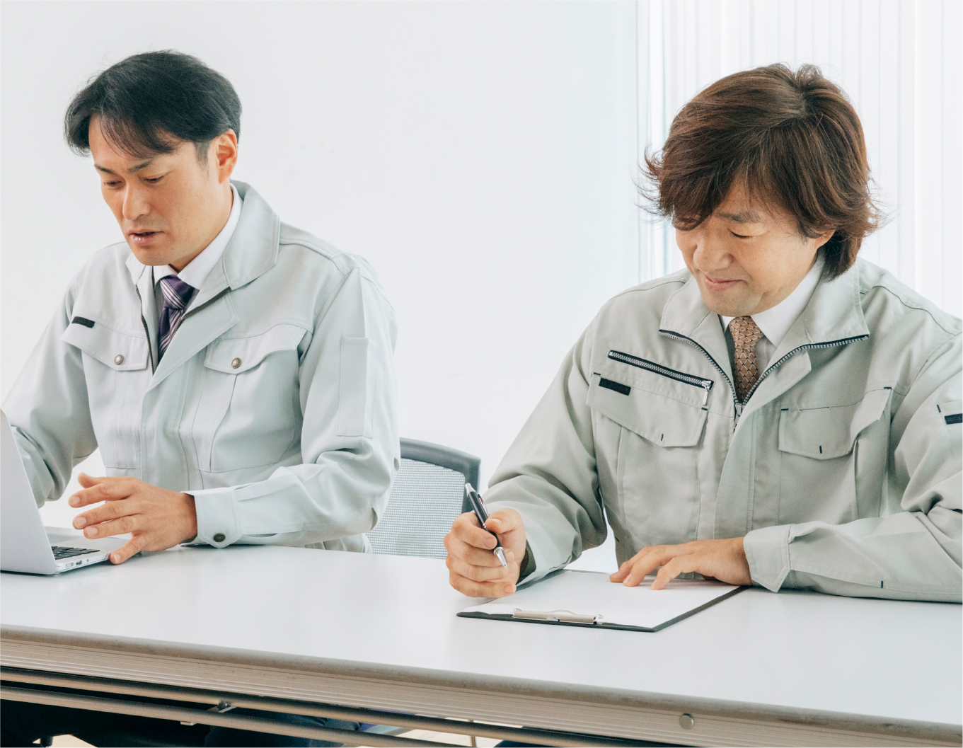 ISOの認証機関のなかでも日本国内トップクラスのシェアを誇るJQA（一般財団法人日本品質保証機構）のパートナー企業である旭化成アミダスは、20年以上、審査業務を受託してきました。実績豊富な審査員が、高度な知見をもとにISO審査を実施しています。