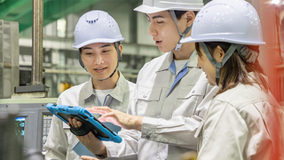 
                  製造オペレーターとは？仕事内容・平均年収・向いている人を徹底解説
                  